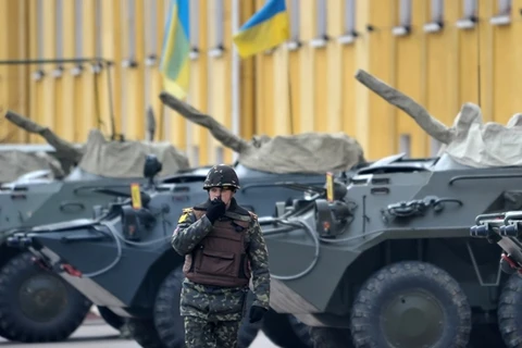 Ukraine chuyển nhiều vũ khí hạng nặng tới miền Đông