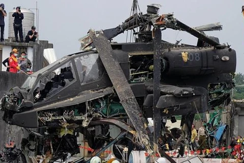 Máy bay trực thăng chiến đấu Apache đâm vào nhà dân