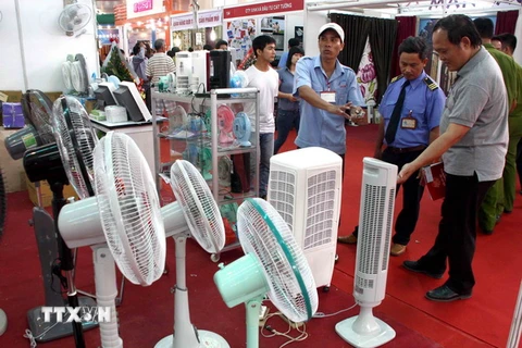 Hà Nội: Hàng điện máy cho chống nóng sớm "tăng nhiệt"