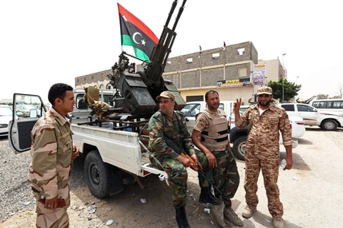 Các tay súng tuyên bố giải tán quốc hội lâm thời Libya