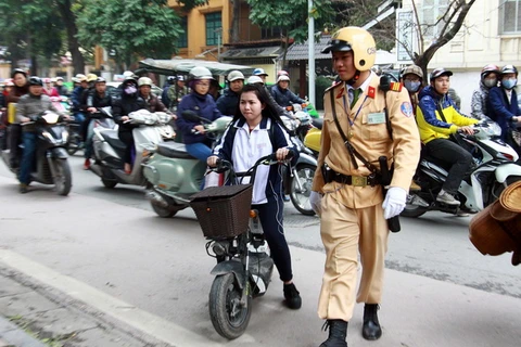 Hà Nội: Người dân vẫn lúng túng khi đăng ký xe máy điện