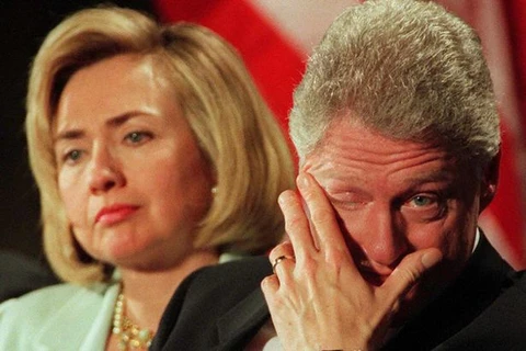 Vợ chồng Bill Clinton bị "cháy túi" sau khi rời Nhà Trắng