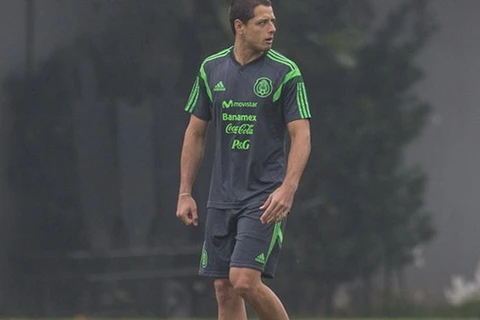 Javier Hernandez phải ngồi ghế dự bị trong trận gặp Cameroon 