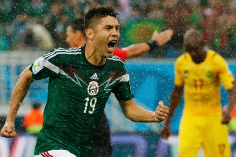 [Video] Oribe Peralta lập công giúp Mexico đánh bại Cameroon