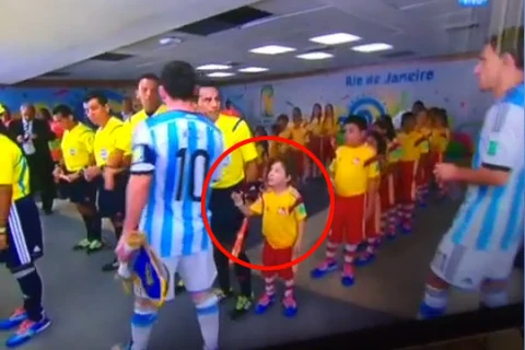 Leo Messi mất điểm vì hành động không đẹp mắt với trẻ em