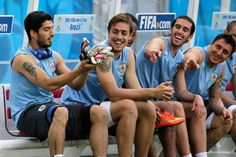 Uruguay ngóng chấn thương của Suarez trước trận đấu với Anh