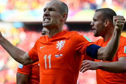 Pha bứt tốc độ kinh hoàng từ quá nửa sân của Arjen Robben