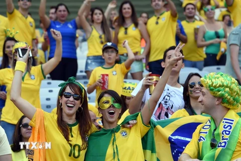 Cổ động viên Brazil mừng trận thắng Chile như giành chức vô địch