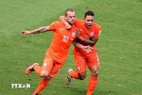 Pha “nã đại bác” làm tung lưới Mexico của Wesley Sneijder