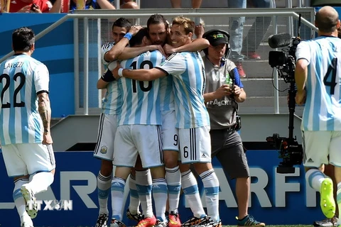 Lần đầu tiên kể từ World Cup 1990, Argentina qua vòng tứ kết