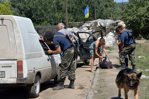 Ukraine yêu cầu phe ly khai mở "hành lang nhân đạo" cho dân thường 