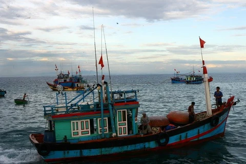 [Video] Bảo đảm an toàn cho ngư dân khai thác hải sản xa bờ 