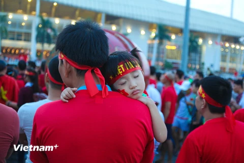 [Photo] Vẻ đáng yêu của những cổ động viên nhí U19 Việt Nam