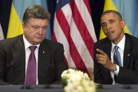 Tổng thống Mỹ Barack Obama (phải) và người đồng cấp Ukraine Petro Poroshenko. (Nguồn: presstv.ir)