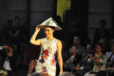 [Photo] Thời trang Việt Nam rạng rỡ, tỏa sáng tại Rome