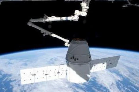 Tàu vũ trụ không người lái Dragon kết nối thành công với ISS