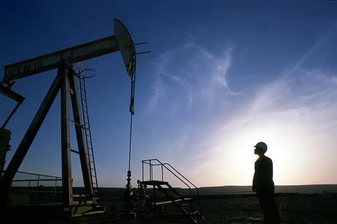 Giá hai loại dầu chủ chốt trên thị trường châu Á giảm hơn 1 USD