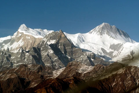 Hơn 100 người chết và mất liên lạc vì bão tuyết tại Himalaya 