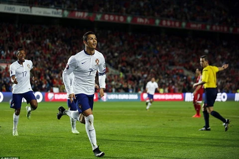 Cận cảnh bàn thắng giúp Ronaldo đi vào kỷ lục giải EURO
