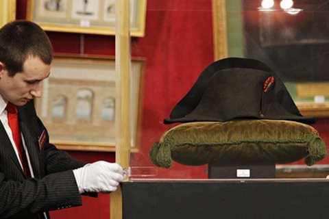 Bán đấu giá chiếc mũ nhọn độc đáo của Hoàng đế Napoleon 
