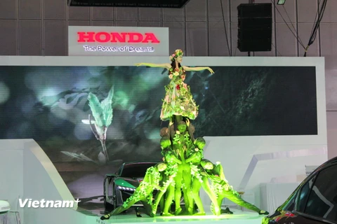 [Photo] Những màn trình diễn ấn tượng ở triển lãm ôtô Việt Nam