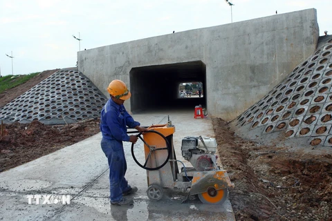 Thông hầm đường bộ dài 720m tuyến cao tốc Nội Bài-Lào Cai 
