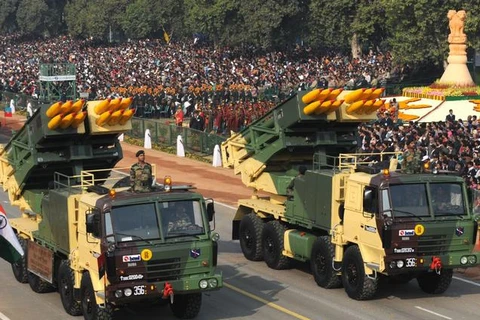 Ấn Độ thử thành công tên lửa tự tạo Pinaka phiên bản hiện đại