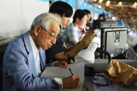 FIFA tôn vinh nhà báo thể thao cao tuổi nhất thế giới Kagawa