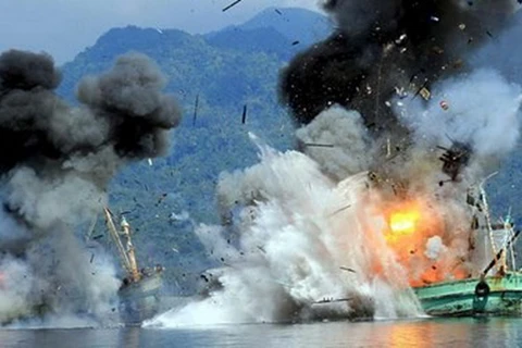 Indonesia tiếp tục đánh chìm tàu đánh cá trái phép nước ngoài