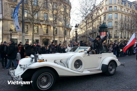 [Photo] Màn diễu hành chào Năm mới trên đại lộ Champs-Elysée