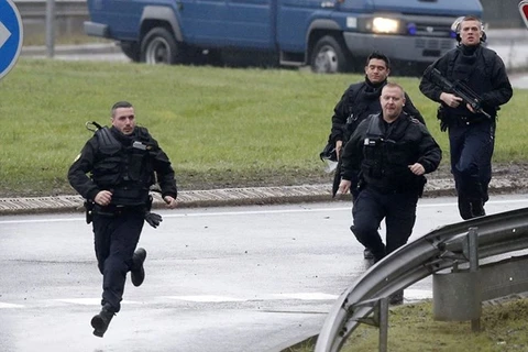 Nước Pháp rúng động trước vụ nổ súng thứ 3 ở gần tháp Eiffel 