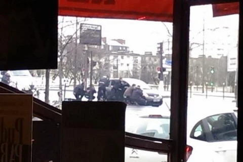 [Photo] Nước Pháp lại rúng động với vụ nổ súng, bắt cóc con tin