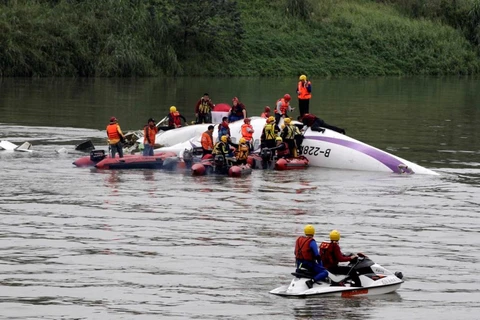 Ít nhất 16 người thiệt mạng trong vụ rơi máy bay tại Đài Loan