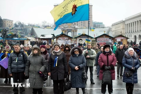 Hàng trăm người biểu tình tấn công Dinh Tổng thống Ukraine 