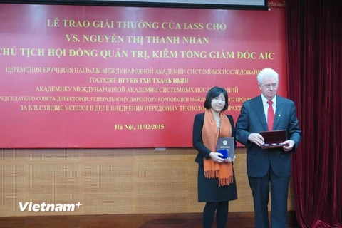 Nữ Viện sỹ khoa học Việt Nam nhận giải thưởng cao quý của IASS