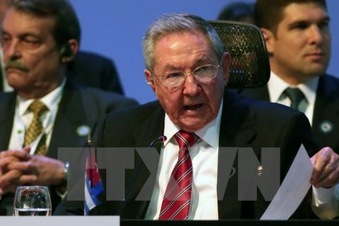 Chủ tịch Cuba Raul Castro tiếp Bộ trưởng Quốc phòng Nga 