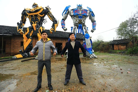 Nông dân Trung Quốc đổi đời nhờ làm mô hình robot "Transformers"