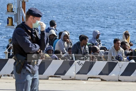 Cảnh sát Italy bắt hai kẻ buôn người trên chuyến tàu thảm họa 