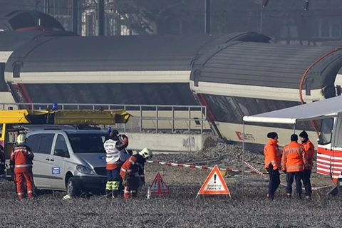 Pháp: Tàu chở khách đâm vào xe tải làm hàng chục người bị thương