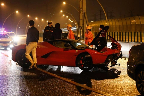 [Photo] Siêu xe mạnh nhất của Ferrari gặp sự cố ở Trung Quốc