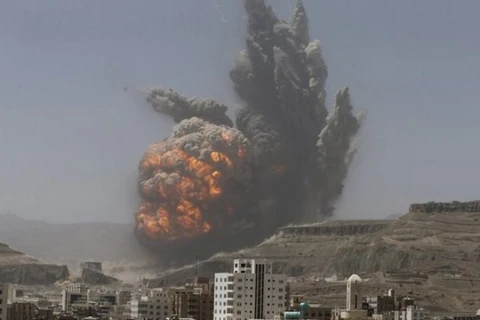 Liên quân Arab không kích nhầm khu vực dân cư ở Yemen 