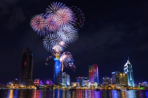 [Photo] Màn bắn pháo hoa tại tháp Bitexco Financial Tower