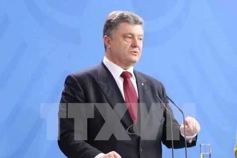 Tổng thống Ukraine Poroshenko yêu cầu EU bãi bỏ quy chế thị thực