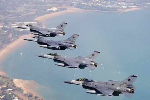 Mỹ hỗ trợ Không quân Singapore nâng cấp đội bay phản lực F-16