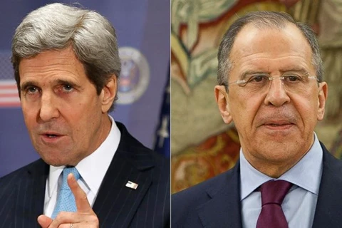 Ngoại trưởng Nga Sergei Lavrov (phải) và người đồng cấp Mỹ John Kerry. (Nguồn: AP)