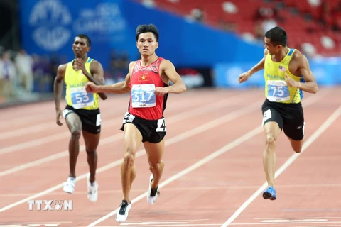 Vận động viên Lê Trọng Hinh bứt phá về đích đoạt huy chương vàng ở nội dung 200m nam. (Ảnh: Quốc Khánh/TTXVN)