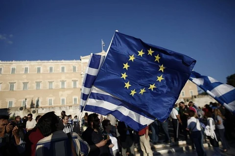 Người dân Hy Lạp xuống đường tuần hành. (Nguồn: Bloomberg)