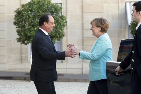 Tổng thống Pháp François Hollande (trái) và Thủ tướng Đức Angela Merkel. (Nguồn: Bloomberg News )