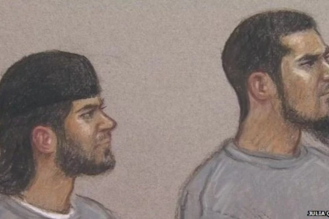 Junead Ahmed Khan (phải) và Shazib Ahmed Khan tại phiên tòa. (Nguồn: BBC)