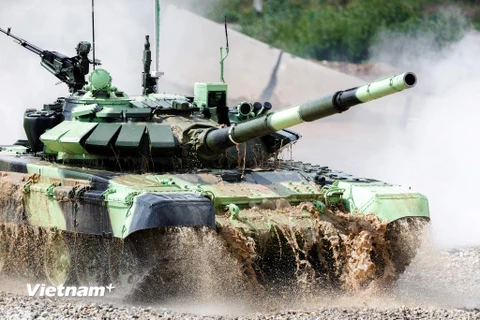 Cuộc thi điều khiển xe tăng. (Nguồn: Duy Trinh/Vietnam+)